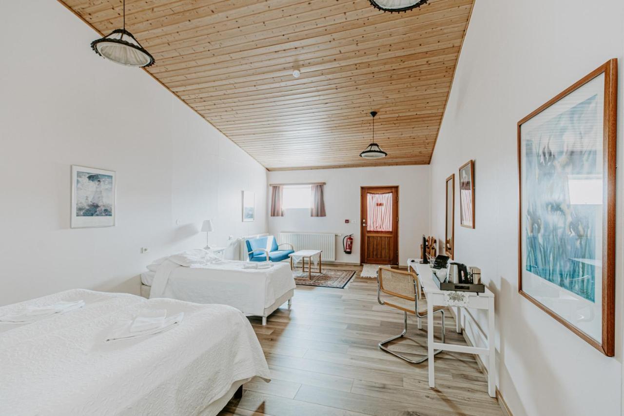 Narfastadir Guesthouse Laugar Kültér fotó